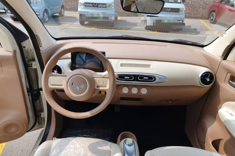 Used Wuling Hongguang MINIEV 2025 Four-Door Version Advanced Edition Center Console
