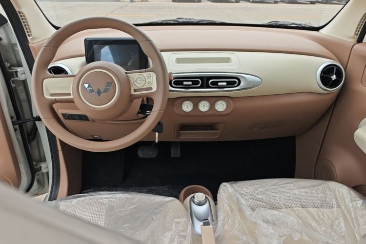 Used Wuling Hongguang MINIEV 2025 Four-Door Version Advanced Edition Center Console