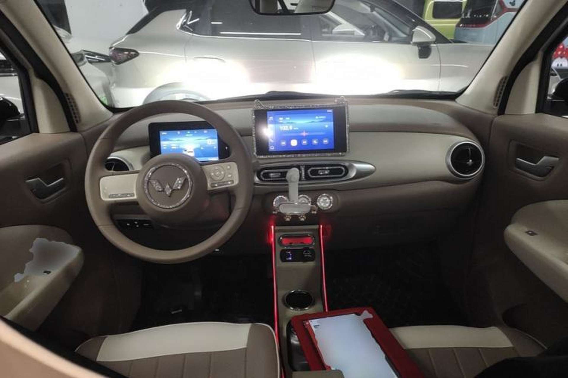 Used Wuling Hongguang MINIEV 2025 Four-Door Version Zhenxiang+ Edition Center Console