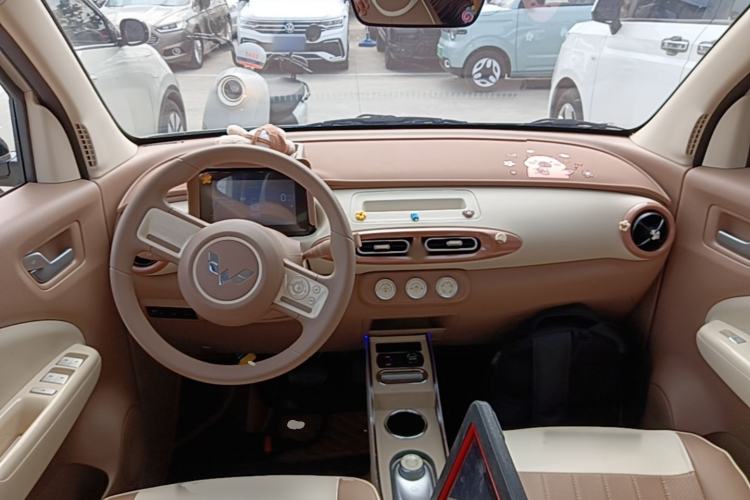 Used Wuling Hongguang MINIEV 2025 Four-Door Version Advanced Edition Center Console