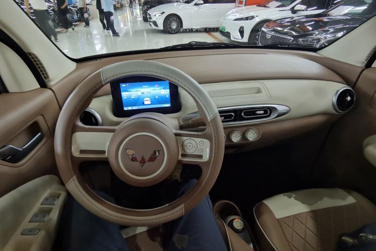 Used Wuling Hongguang MINIEV 2025 Four-Door Version Advanced Edition Center Console