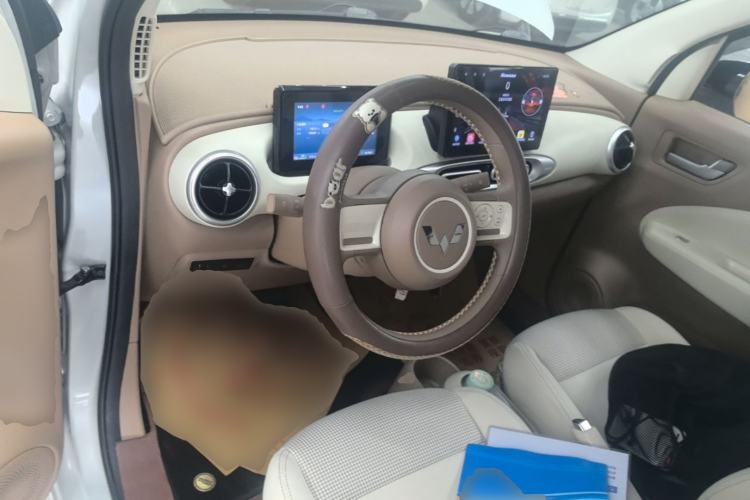 Used Wuling Hongguang MINIEV 2025 Four-Door Version Advanced Edition Center Console
