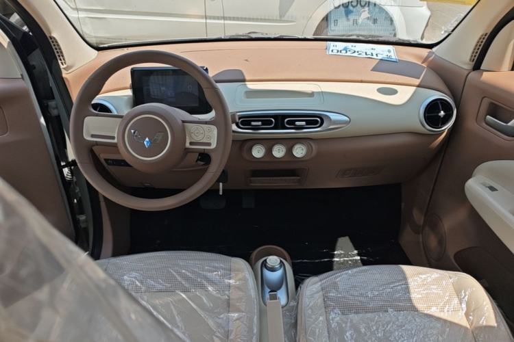Used Wuling Hongguang MINIEV 2025 Four-Door Version Advanced Edition Center Console