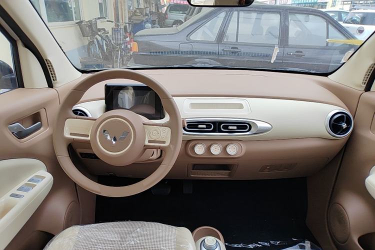Used Wuling Hongguang MINIEV 2025 Four-Door Version Advanced Edition Center Console