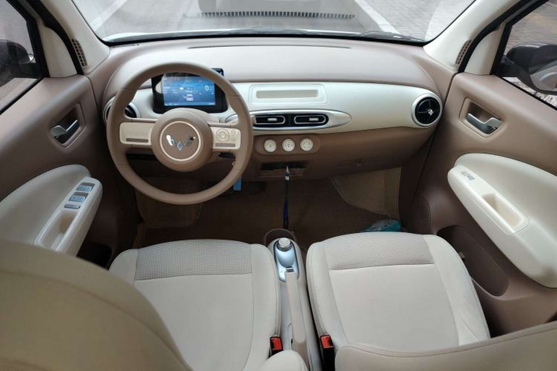 Used Wuling Hongguang MINIEV 2025 Four-Door Version Advanced Edition Center Console