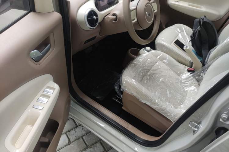 Used Wuling Hongguang MINIEV 2025 Four-Door Version Advanced Edition Driver Seat