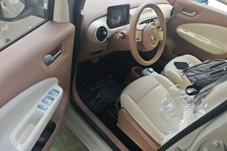 Used Wuling Hongguang MINIEV 2025 Four-Door Version Advanced Edition Driver Seat