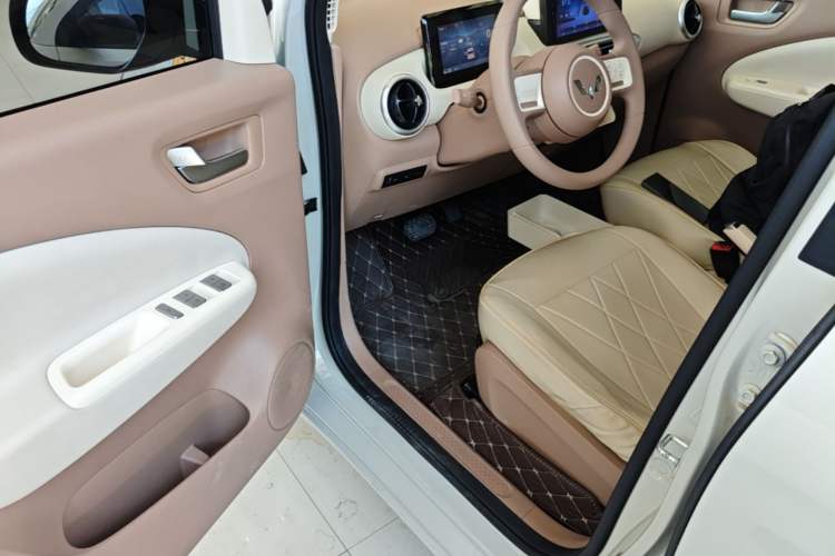 Used Wuling Hongguang MINIEV 2025 Four-Door Version Advanced Edition Driver Seat
