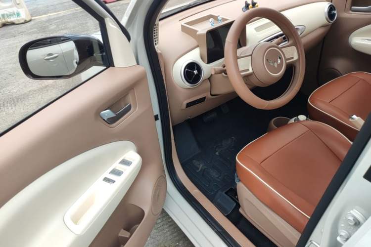 Used Wuling Hongguang MINIEV 2025 Four-Door Version Advanced Edition Driver Seat