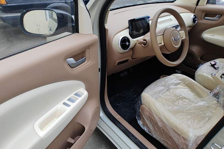 Used Wuling Hongguang MINIEV 2025 Four-Door Version Advanced Edition Driver Seat
