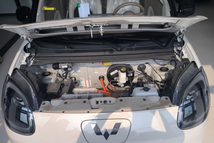 Used Wuling Hongguang MINIEV 2025 Four-Door Version Zhenxiang+ Edition Engine Bay
