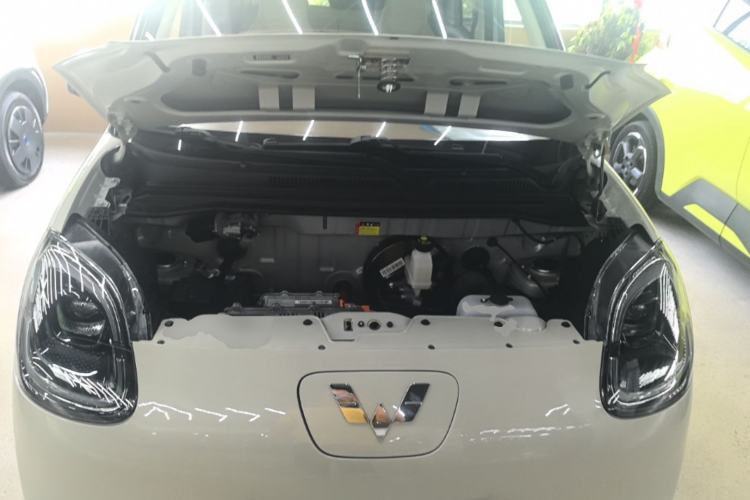 Used Wuling Hongguang MINIEV 2025 Four-Door Version Zhenxiang+ Edition Engine Bay