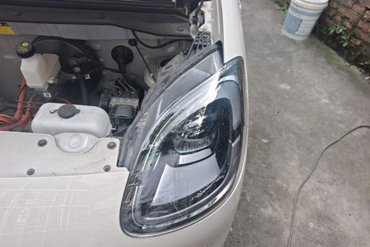 Used Wuling Hongguang MINIEV 2025 Four-Door Version Advanced Edition Engine Bay Left