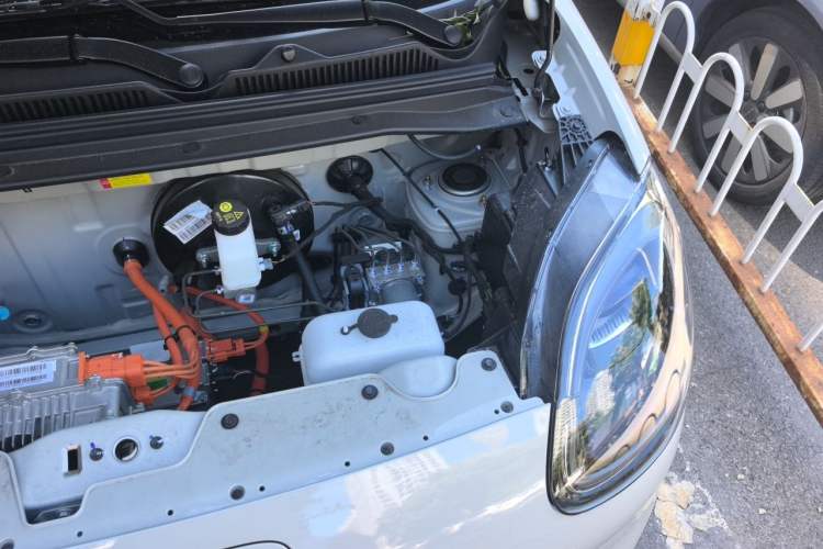 Used Wuling Hongguang MINIEV 2025 Four-Door Version Advanced Edition Engine Bay Left