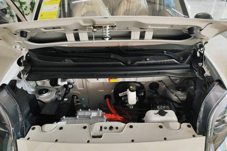 Used Wuling Hongguang MINIEV 2025 Four-Door Version Advanced Edition Engine Bay