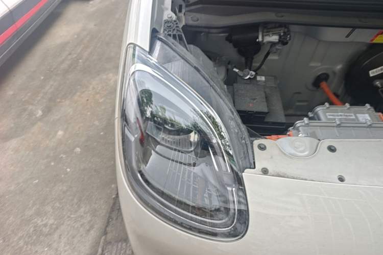 Used Wuling Hongguang MINIEV 2025 Four-Door Version Advanced Edition Engine Bay Right