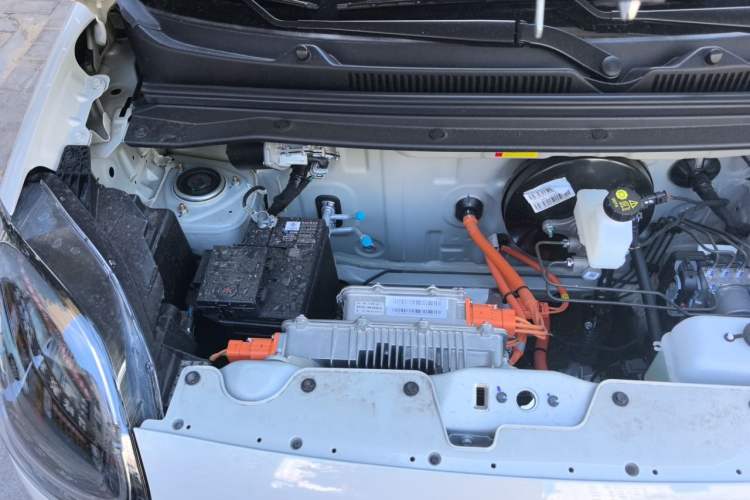 Used Wuling Hongguang MINIEV 2025 Four-Door Version Advanced Edition Engine Bay Right