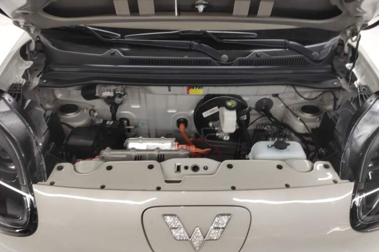 Used Wuling Hongguang MINIEV 2025 Four-Door Version Zhenxiang+ Edition Engine Bay