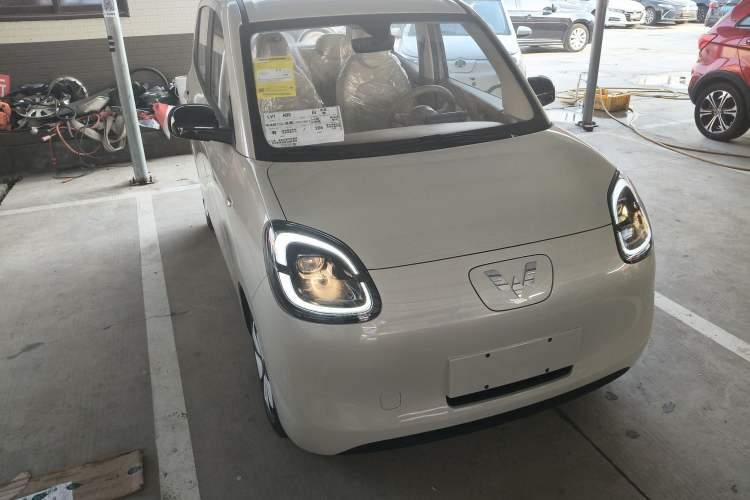 Used Wuling Hongguang MINIEV 2025 Four-Door Version Advanced Edition Exterior 1