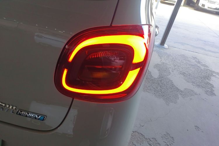 Used Wuling Hongguang MINIEV 2025 Four-Door Version Advanced Edition Exterior 3