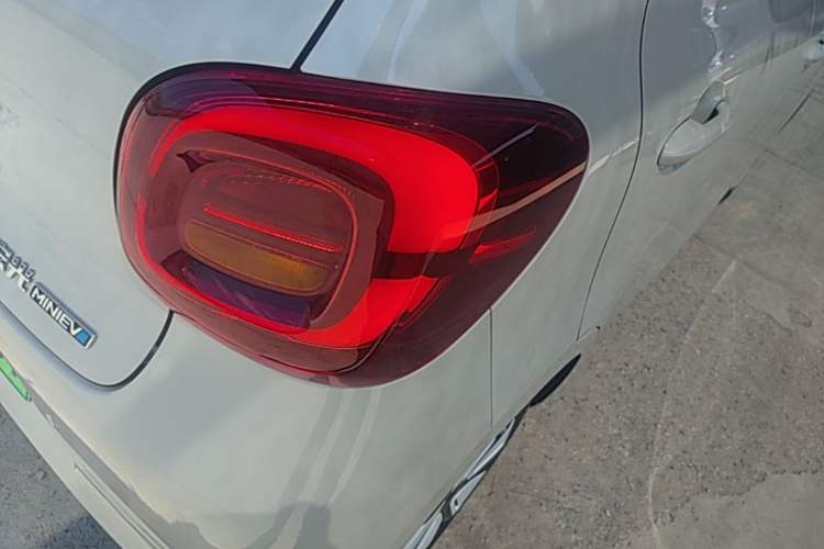 Used Wuling Hongguang MINIEV 2025 Four-Door Version Zhenxiang+ Edition Exterior 3