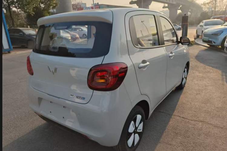 Used Wuling Hongguang MINIEV 2025 Four-Door Version Advanced Edition Exterior 4