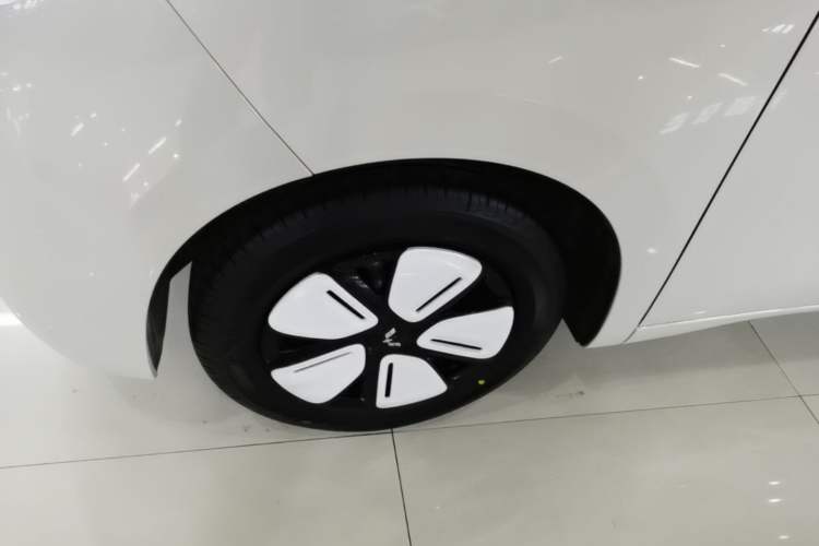 Used Wuling Hongguang MINIEV 2025 Four-Door Version Advanced Edition Exterior 4