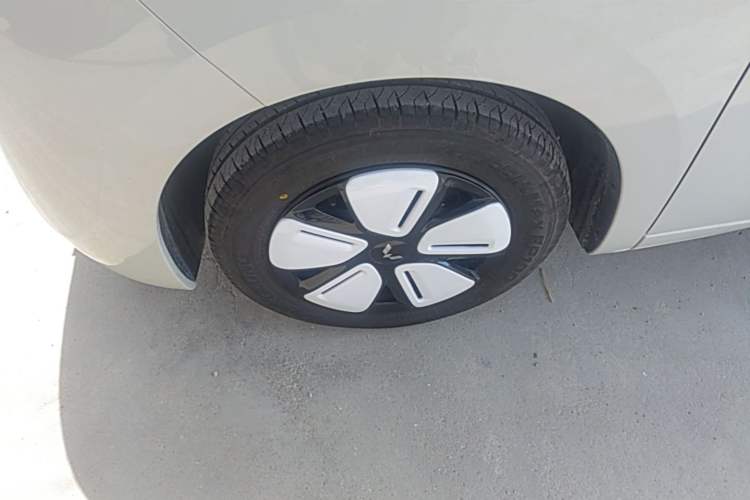 Used Wuling Hongguang MINIEV 2025 Four-Door Version Zhenxiang+ Edition Exterior 4