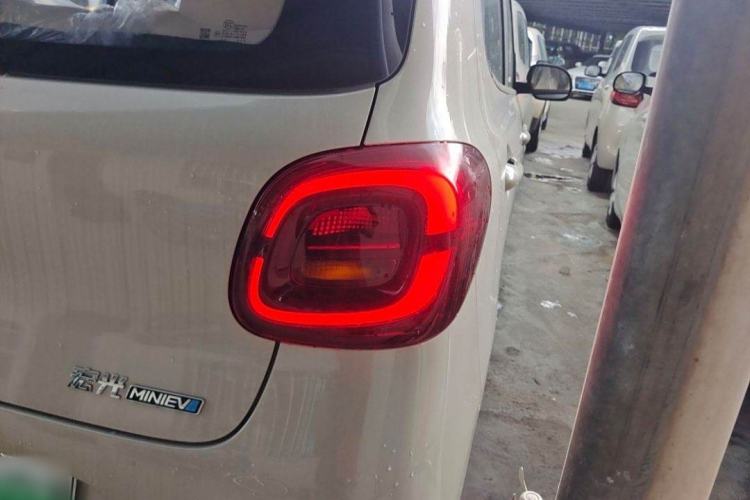 Used Wuling Hongguang MINIEV 2025 Four-Door Version Advanced Edition Exterior 4