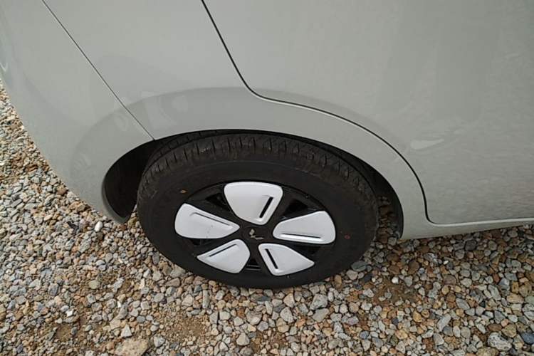 Used Wuling Hongguang MINIEV 2025 Four-Door Version Advanced Edition Exterior 5