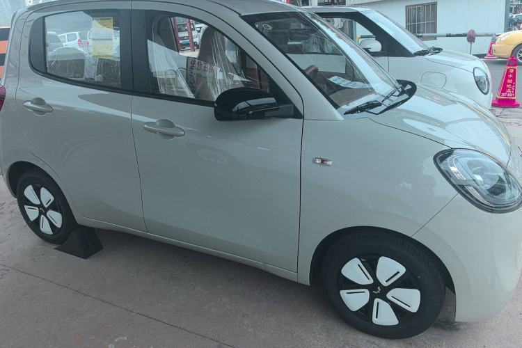 Used Wuling Hongguang MINIEV 2025 Four-Door Version Advanced Edition Exterior 5