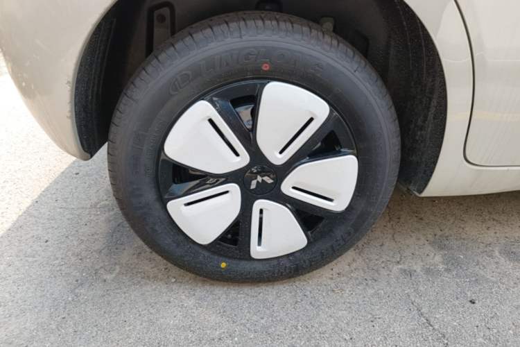 Used Wuling Hongguang MINIEV 2025 Four-Door Version Advanced Edition Exterior 5