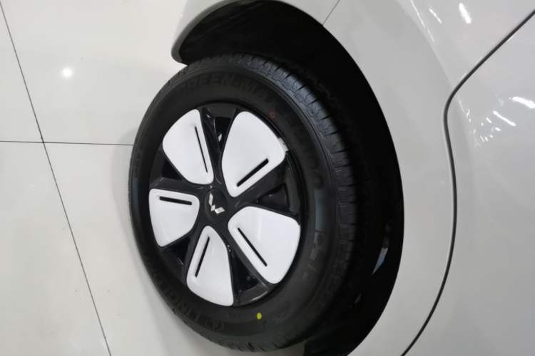 Used Wuling Hongguang MINIEV 2025 Four-Door Version Advanced Edition Exterior 5