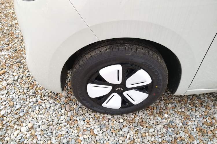 Used Wuling Hongguang MINIEV 2025 Four-Door Version Advanced Edition Exterior 7