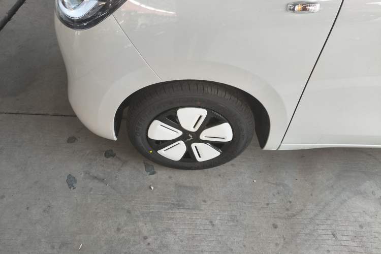 Used Wuling Hongguang MINIEV 2025 Four-Door Version Advanced Edition Exterior 7