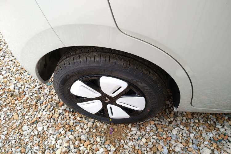 Used Wuling Hongguang MINIEV 2025 Four-Door Version Advanced Edition Exterior 8