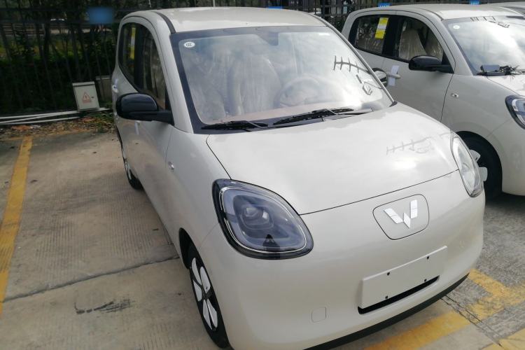 Used Wuling Hongguang MINIEV  Front Right 45 Deg