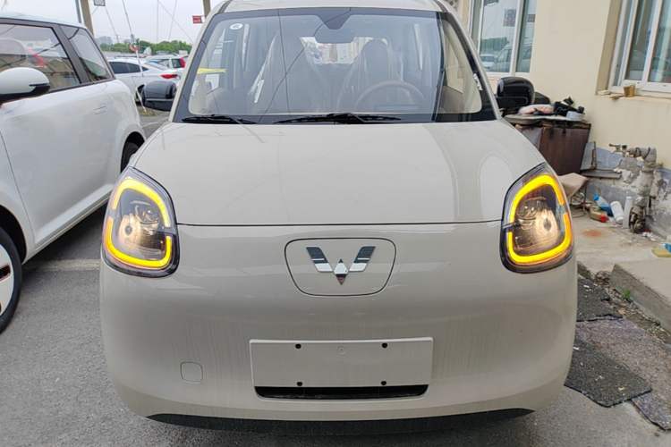 Used Wuling Hongguang MINIEV 2025 Four-Door Version Advanced Edition Front
