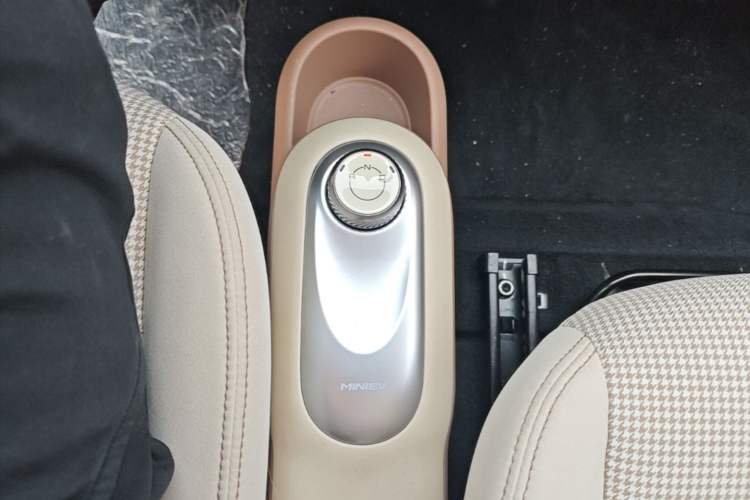 Used Wuling Hongguang MINIEV 2025 Four-Door Version Advanced Edition Gear Lever