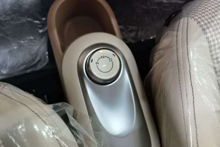Used Wuling Hongguang MINIEV 2025 Four-Door Version Advanced Edition Gear Lever
