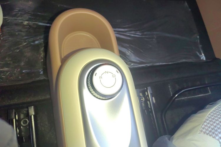 Used Wuling Hongguang MINIEV 2025 Four-Door Version Advanced Edition Gear Lever