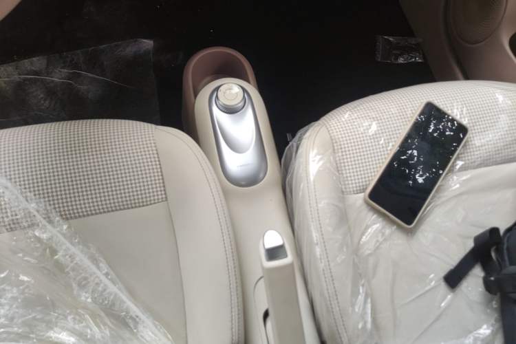 Used Wuling Hongguang MINIEV 2025 Four-Door Version Advanced Edition Gear Lever