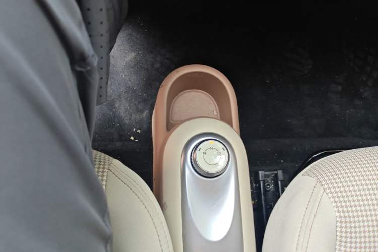 Used Wuling Hongguang MINIEV 2025 Four-Door Version Advanced Edition Gear Lever
