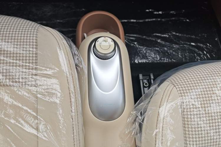 Used Wuling Hongguang MINIEV 2025 Four-Door Version Advanced Edition Gear Lever