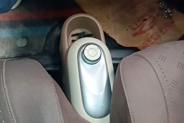 Used Wuling Hongguang MINIEV 2025 Four-Door Version Advanced Edition Gear Lever