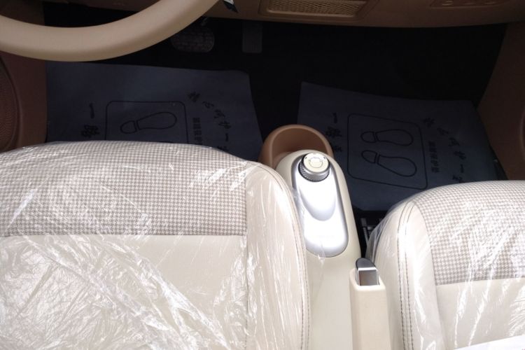 Used Wuling Hongguang MINIEV 2025 Four-Door Version Advanced Edition Gear Lever