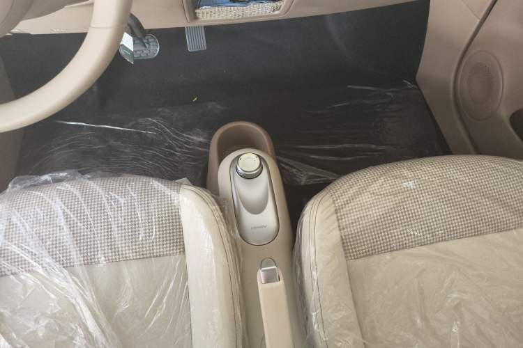 Used Wuling Hongguang MINIEV 2025 Four-Door Version Advanced Edition Gear Lever