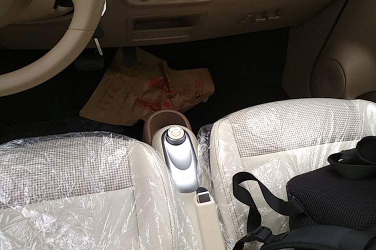 Used Wuling Hongguang MINIEV 2025 Four-Door Version Advanced Edition Gear Lever