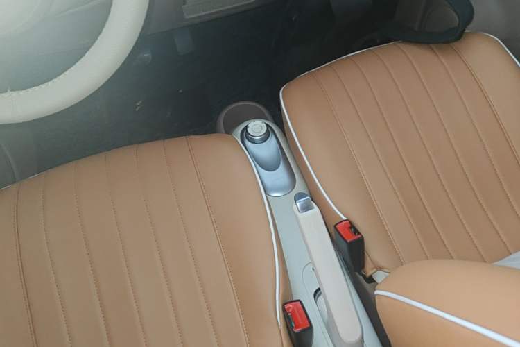 Used Wuling Hongguang MINIEV 2025 Four-Door Version Advanced Edition Gear Lever
