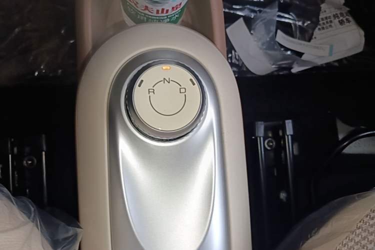 Used Wuling Hongguang MINIEV 2025 Four-Door Version Advanced Edition Gear Lever